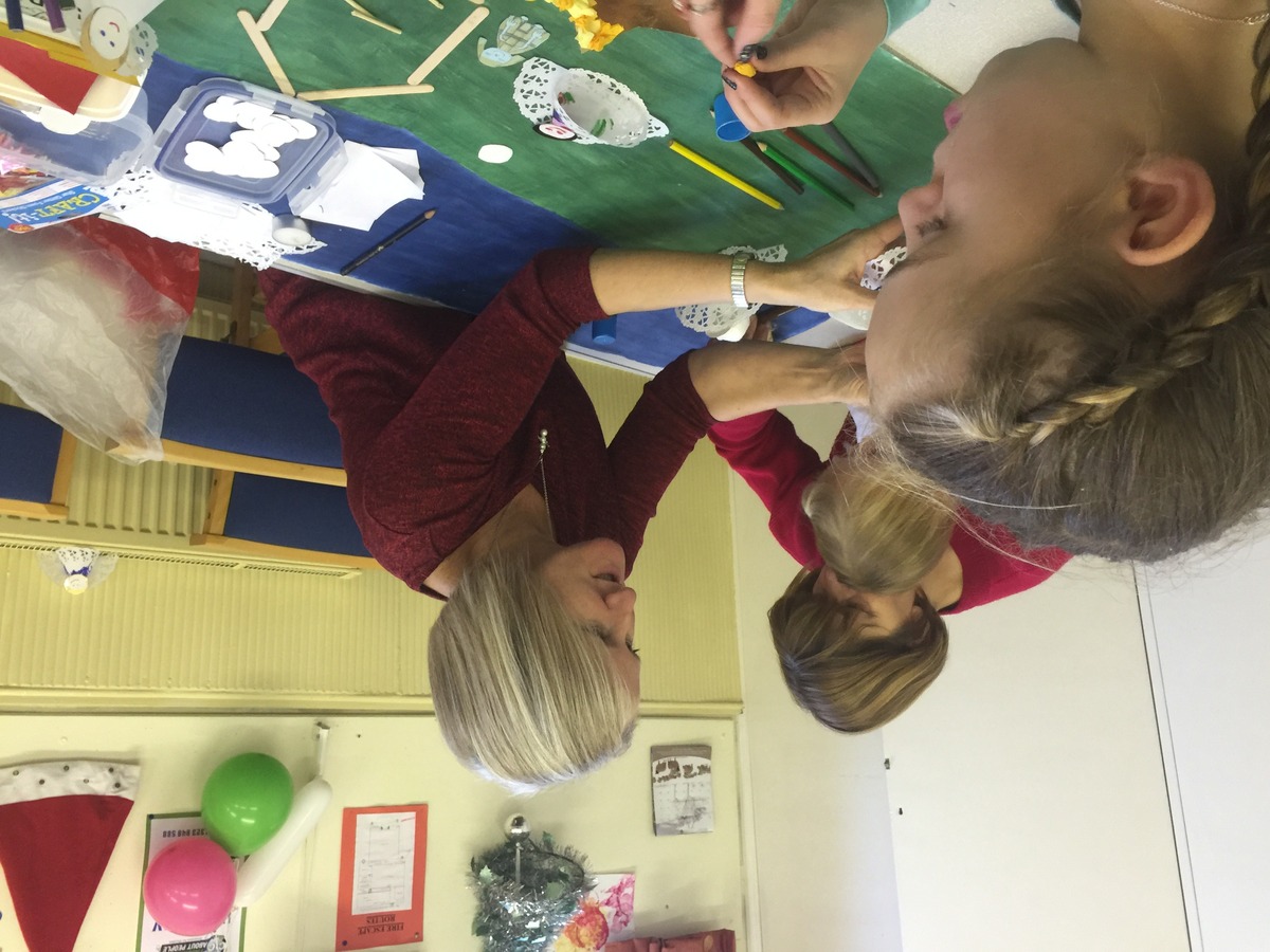 Anita creating a Christmas frieze